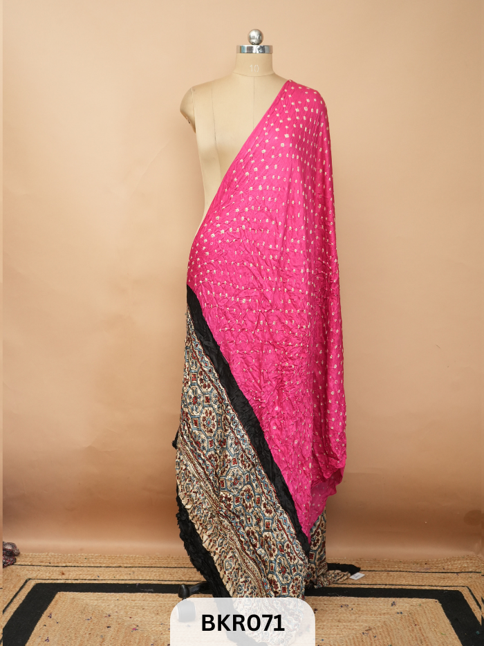 BANDHANI WITH AJRAKH  DUPPATA | BORDERLESS