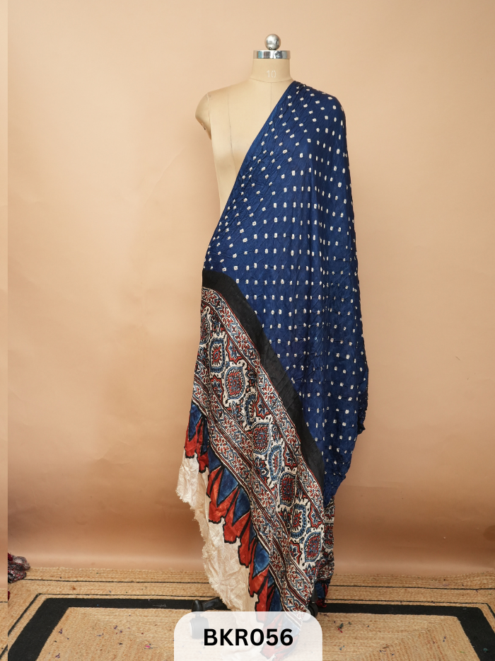 BANDHANI WITH AJRAKH  DUPPATA | BORDERLESS