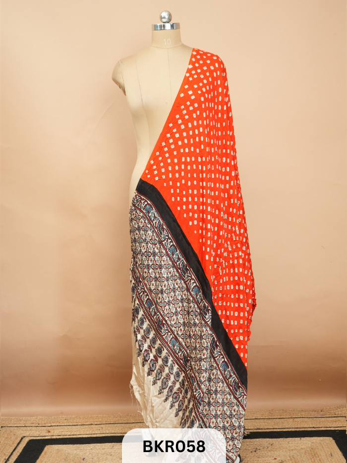 BANDHANI WITH AJRAKH  DUPPATA | BORDERLESS