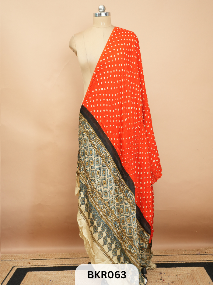 BANDHANI WITH AJRAKH  DUPPATA | BORDERLESS