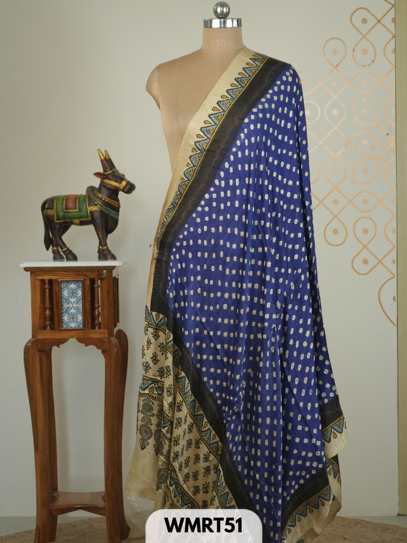 Bandhini with ajrakh duppatta