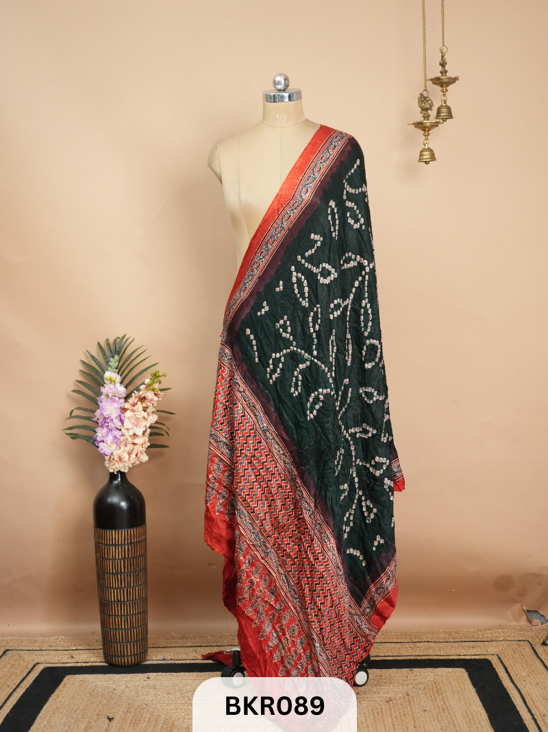 BANDHANI WITH AJRAKH DUPPATA | BORDER