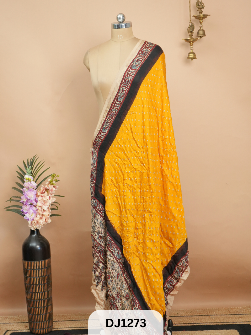 BANDHANI WITH AJRAKH DUPPATA | BORDER