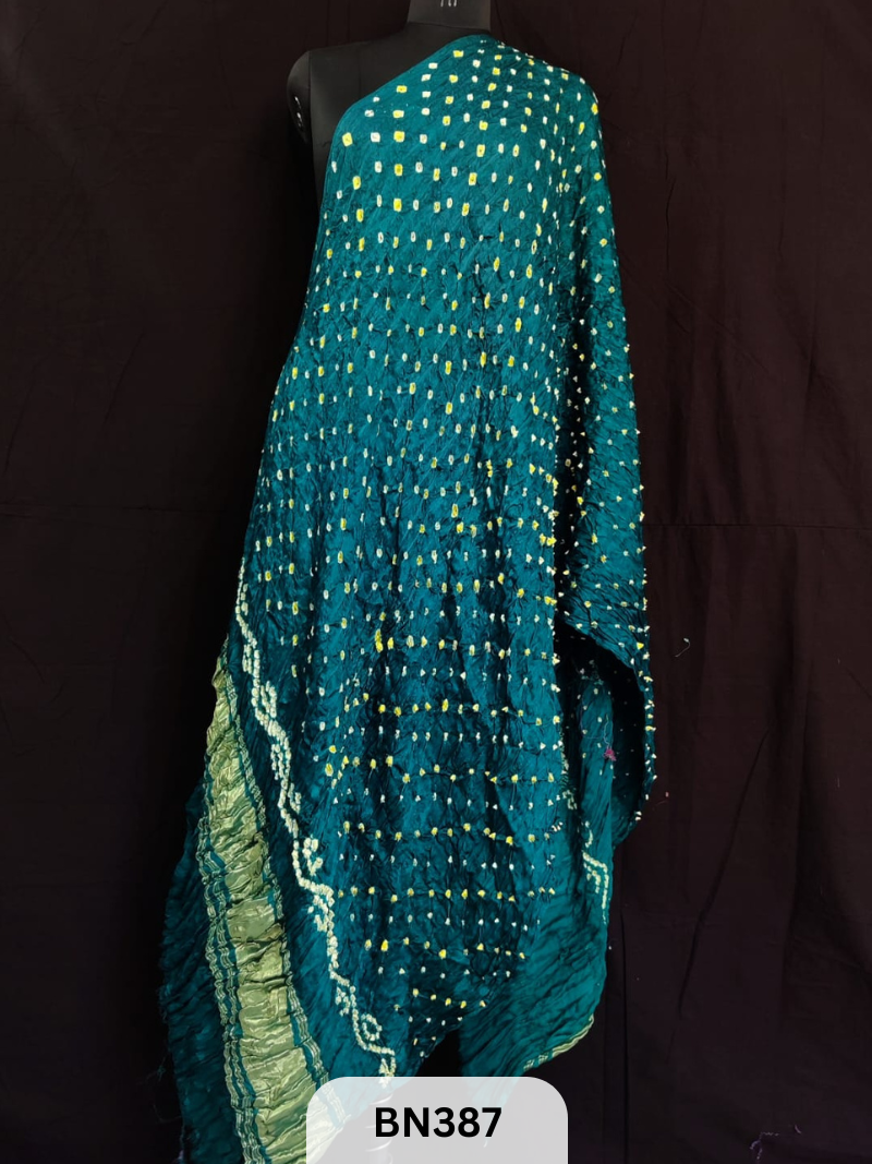 Bandhani with lagidi patta Dupatta