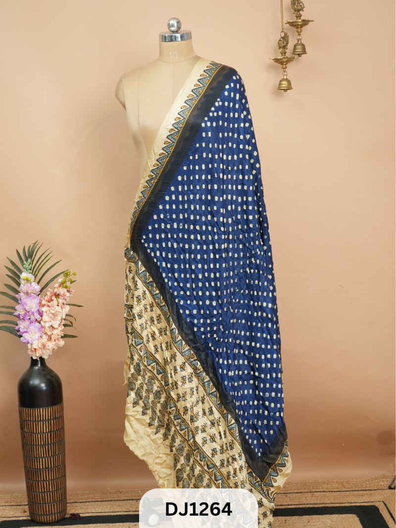 BANDHANI WITH AJRAKH DUPPATA | BORDER