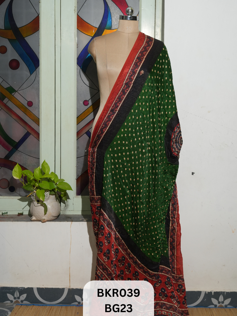 BANDHANI WITH AJRAKH DUPPATA | BORDER