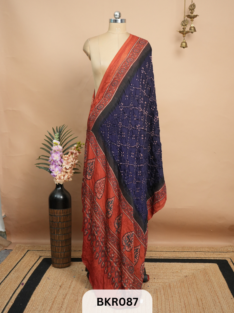 BANDHANI WITH AJRAKH DUPPATA | BORDER