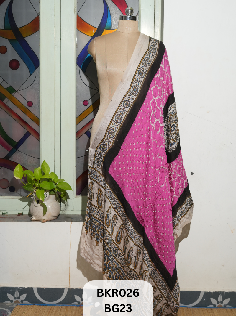 BANDHANI WITH AJRAKH DUPPATA | BORDER