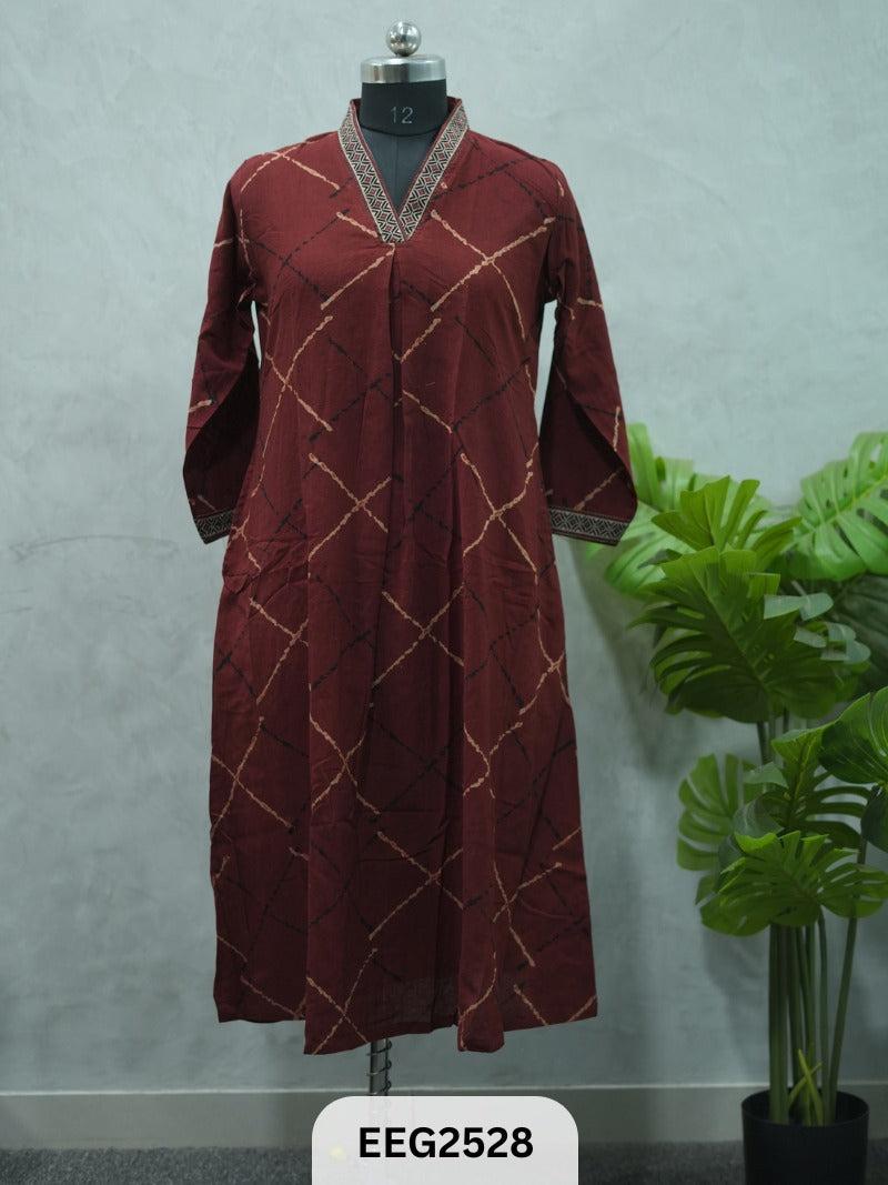 KURTI COTTON VEGETABLE PRINT V NECK FRONT PLITS
