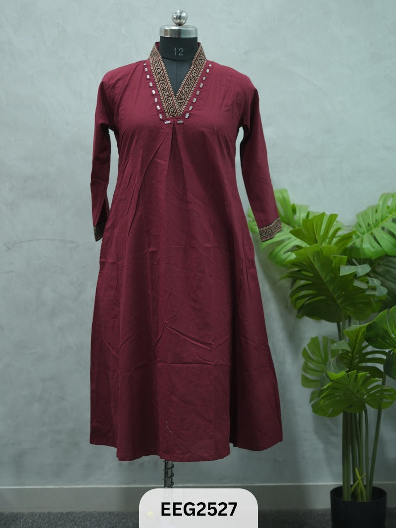 KURTI COTTON VEGETABLE PRINT V NECK FRONT PLITS