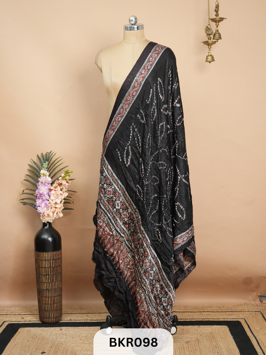 BANDHANI WITH AJRAKH DUPPATA | BORDER