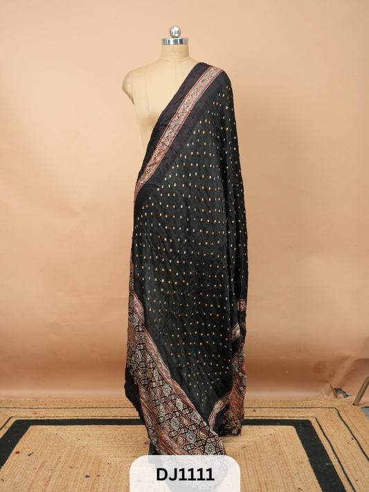 BANDHANI WITH AJRAKH DUPPATA | BORDER