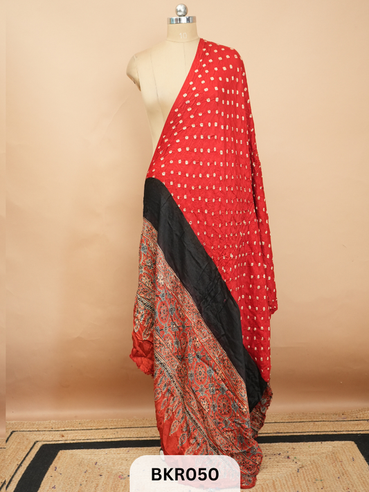 BANDHANI WITH AJRAKH  DUPPATA | BORDERLESS