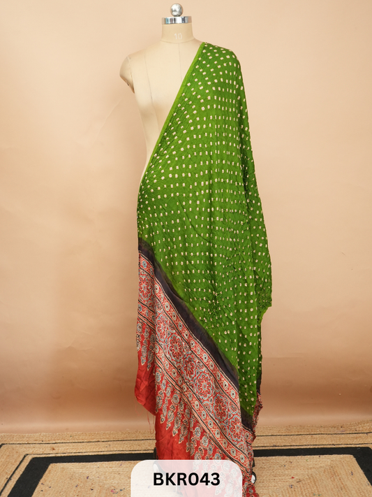 BANDHANI WITH AJRAKH  DUPPATA | BORDERLESS