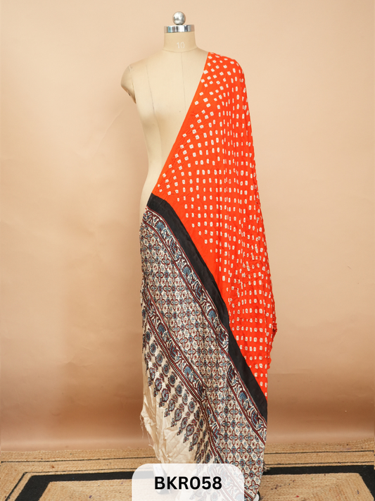 BANDHANI WITH AJRAKH  DUPPATA | BORDERLESS