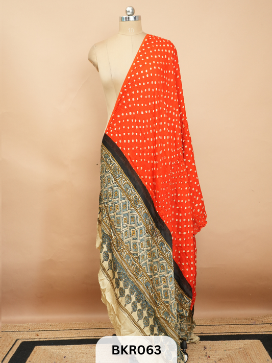 BANDHANI WITH AJRAKH  DUPPATA | BORDERLESS