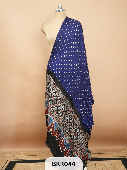 BANDHANI WITH AJRAKH  DUPPATA | BORDERLESS