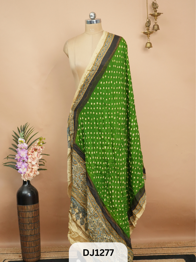 BANDHANI WITH AJRAKH DUPPATA | BORDER