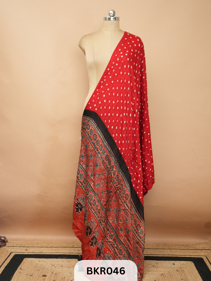 BANDHANI WITH AJRAKH  DUPPATA | BORDERLESS