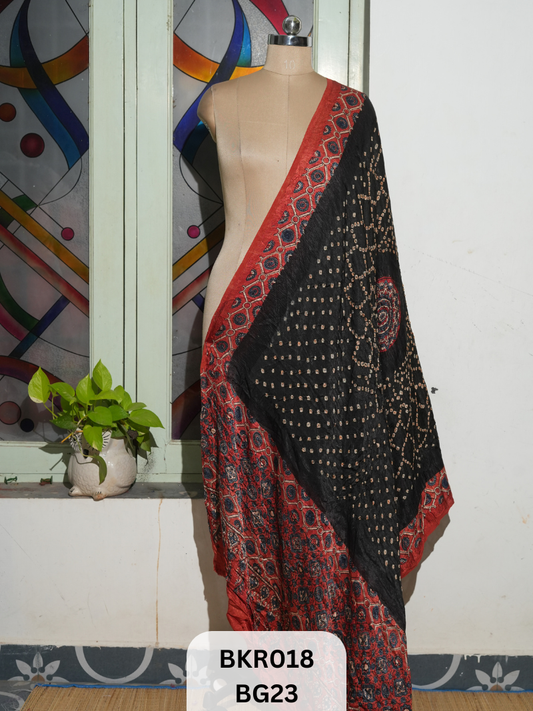 BANDHANI WITH AJRAKH DUPPATA | BORDER