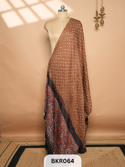 BANDHANI WITH AJRAKH  DUPPATA | BORDERLESS