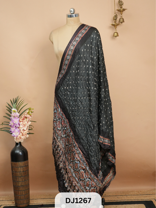 BANDHANI WITH AJRAKH DUPPATA | BORDER