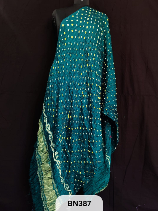 Bandhani with lagidi patta Dupatta