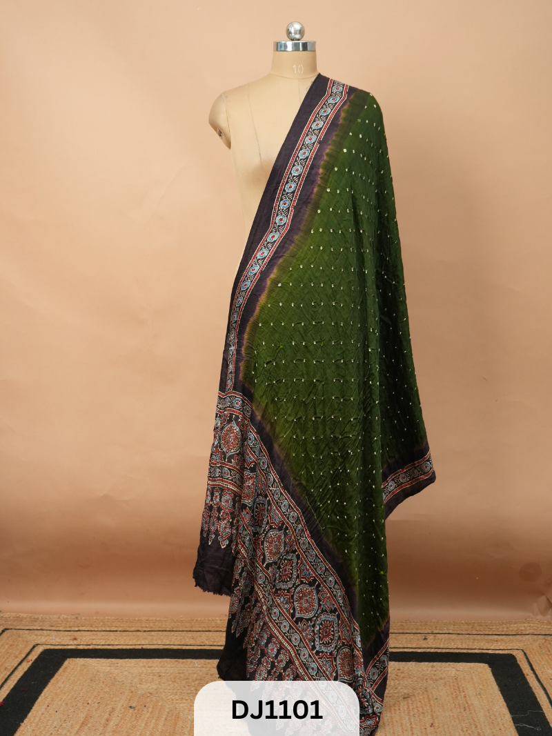 BANDHANI WITH AJRAKH DUPPATA | BORDER