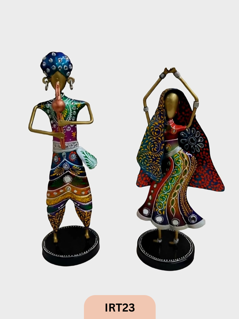 IRON SAPERA COUPLE ON STAND