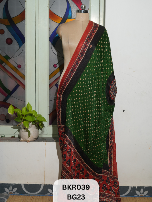 BANDHANI WITH AJRAKH DUPPATA | BORDER