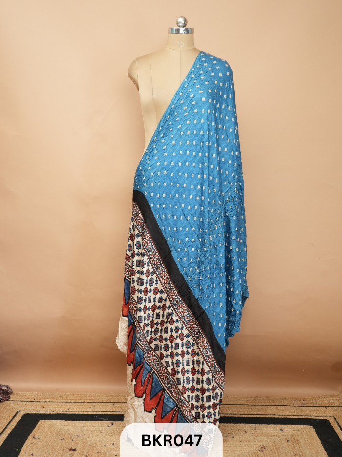 BANDHANI WITH AJRAKH  DUPPATA | BORDERLESS