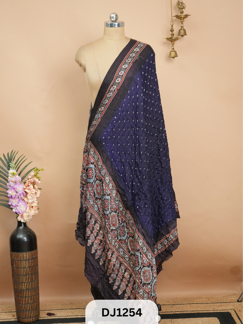 BANDHANI WITH AJRAKH DUPPATA | BORDER