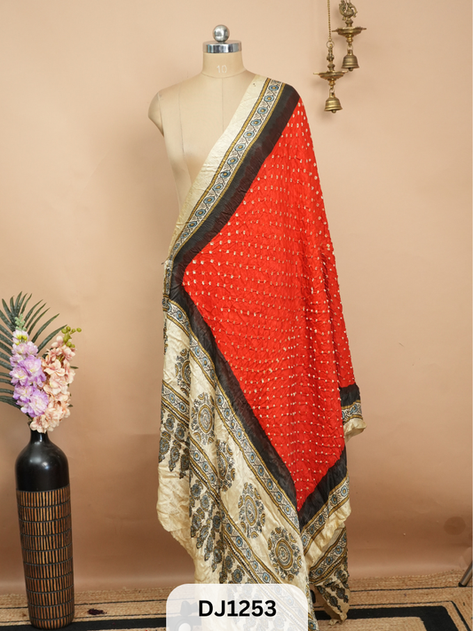 BANDHANI WITH AJRAKH DUPPATA | BORDER