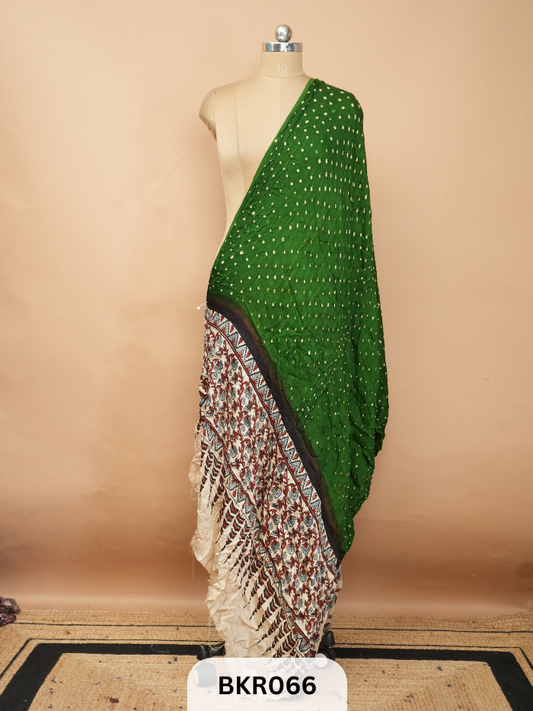 BANDHANI WITH AJRAKH  DUPPATA | BORDERLESS