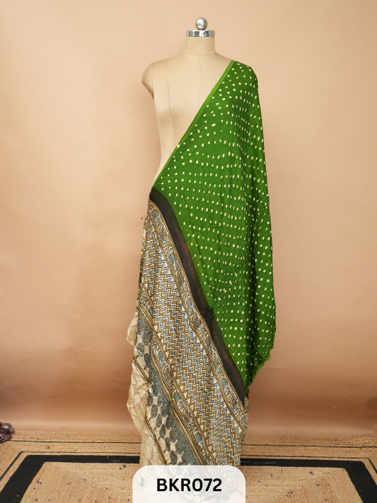 BANDHANI WITH AJRAKH  DUPPATA | BORDERLESS