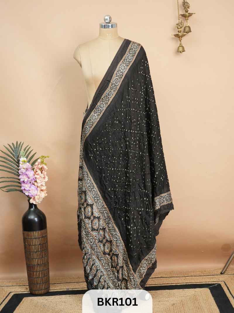 BANDHANI WITH AJRAKH DUPPATA | BORDER