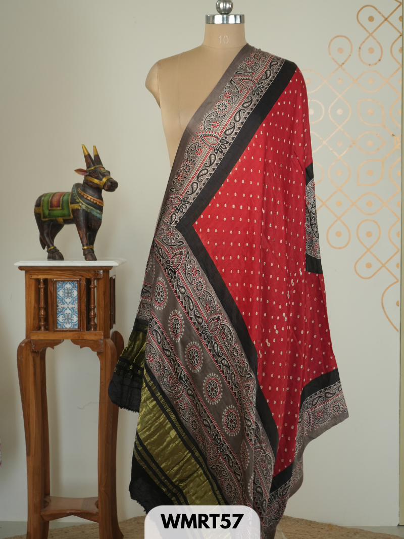 Bandhini with ajrakh duppatta