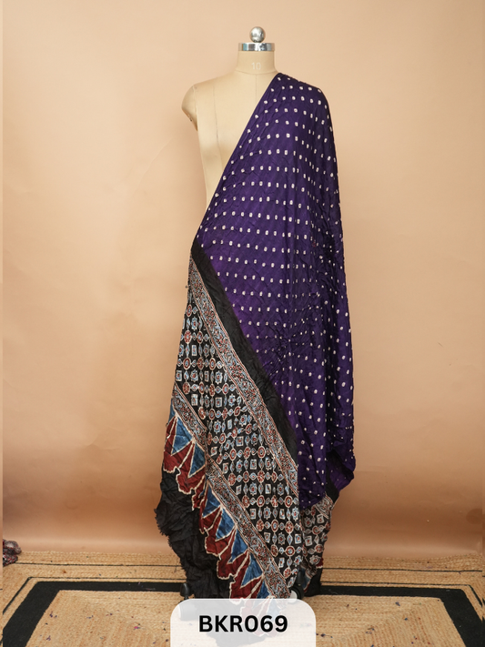 BANDHANI WITH AJRAKH  DUPPATA | BORDERLESS