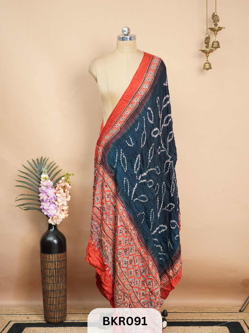 BANDHANI WITH AJRAKH DUPPATA | BORDER