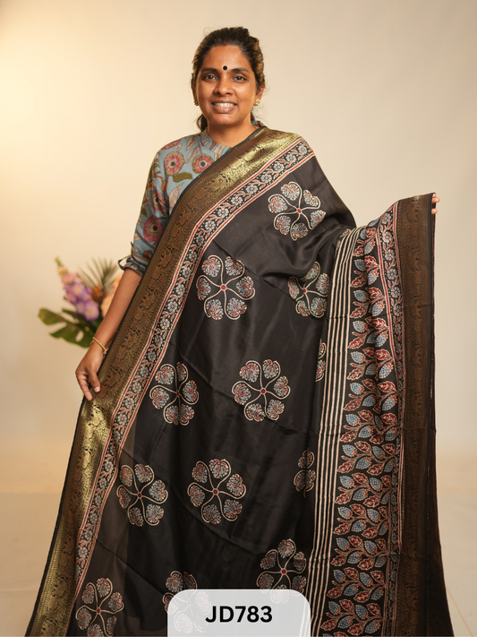 NAKSHI BORDER - DOLA WITH MUSLIN SILK SAREE