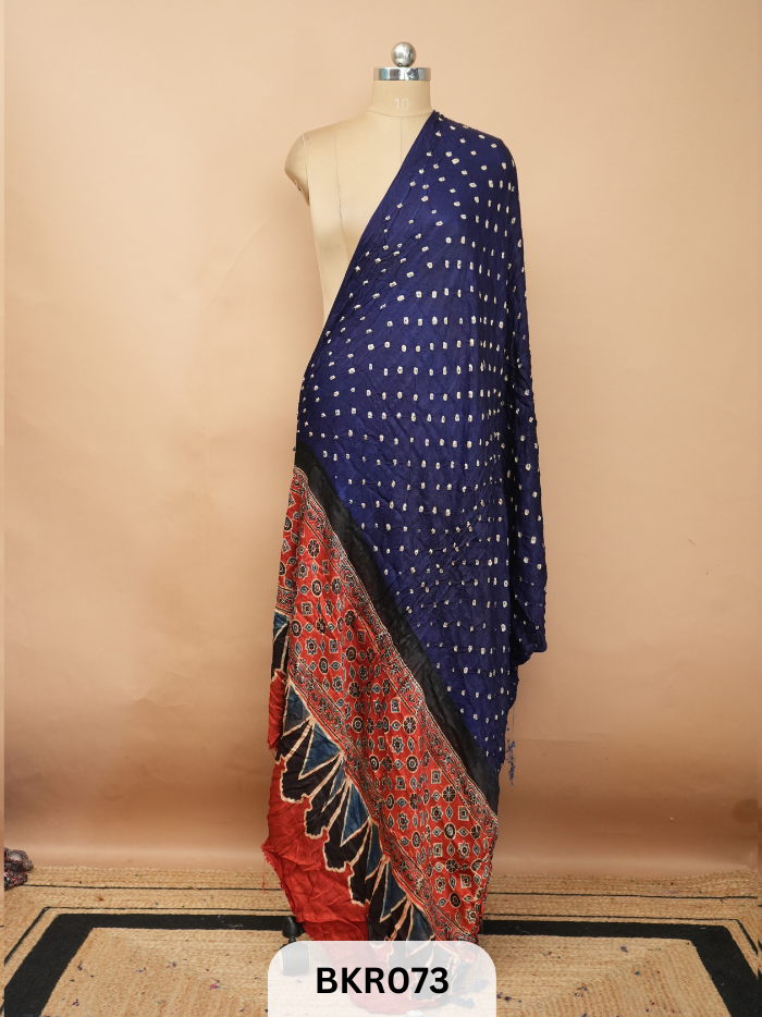 BANDHANI WITH AJRAKH  DUPPATA | BORDERLESS