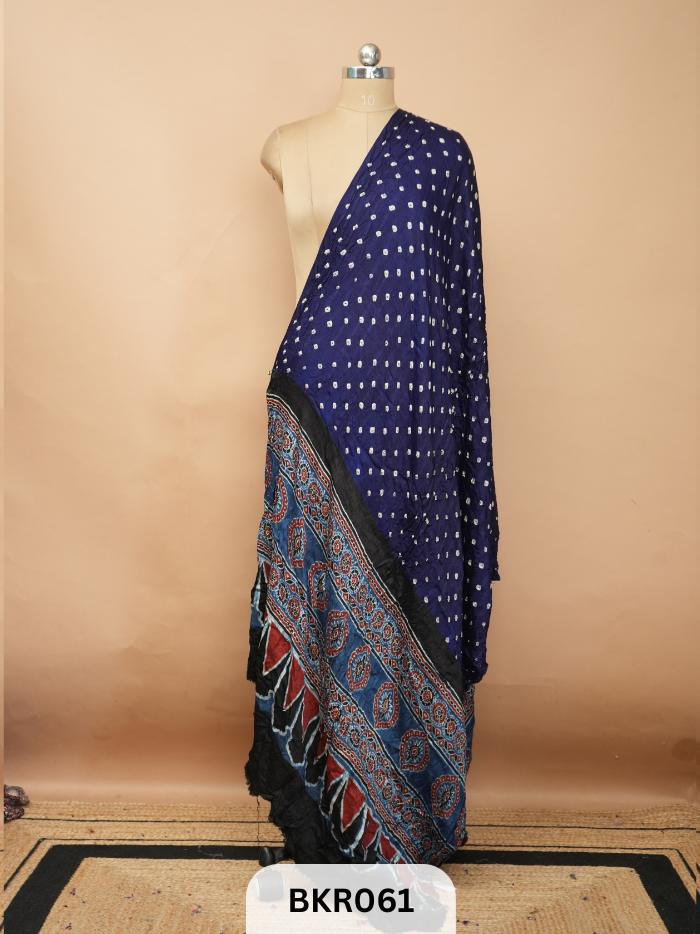 BANDHANI WITH AJRAKH  DUPPATA | BORDERLESS