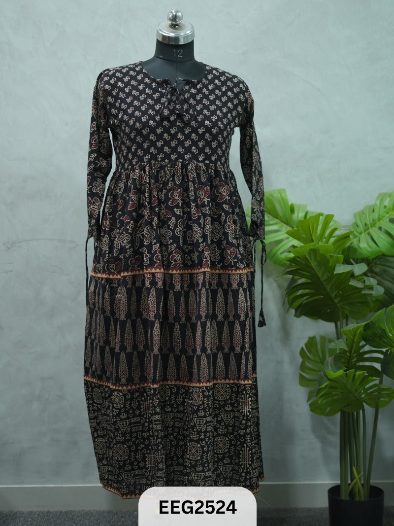 KURTI COTTON VEGETABLE PRINT V NECK FRONT PLITS
