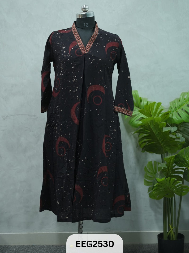 KURTI COTTON VEGETABLE PRINT V NECK FRONT PLITS