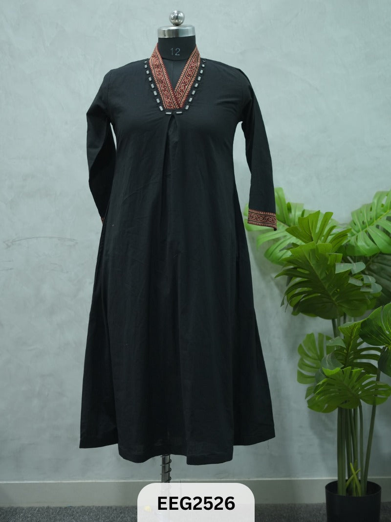 KURTI COTTON VEGETABLE PRINT V NECK FRONT PLITS